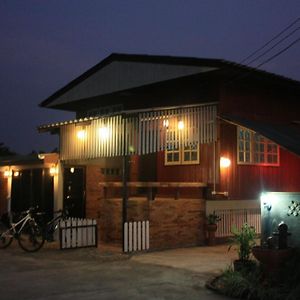 Sole & Luna Restaurant And Homestay Чиангмай Exterior photo